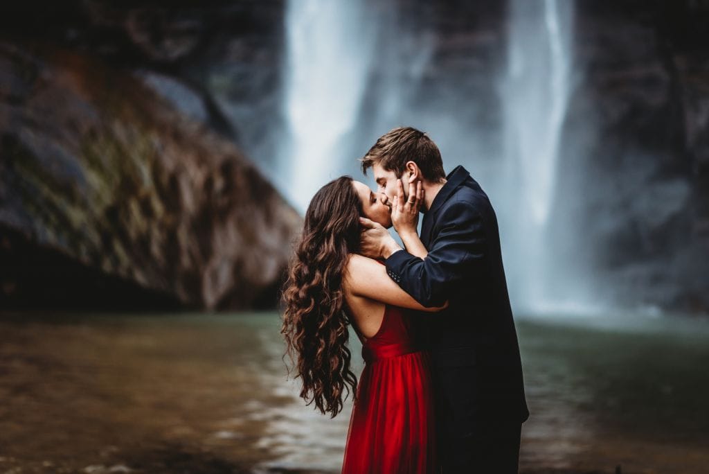 couple kisses by Georgia waterfall