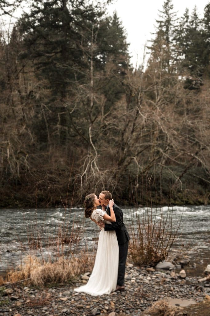 columbia river gorge washington wedding pnw adventure elopement