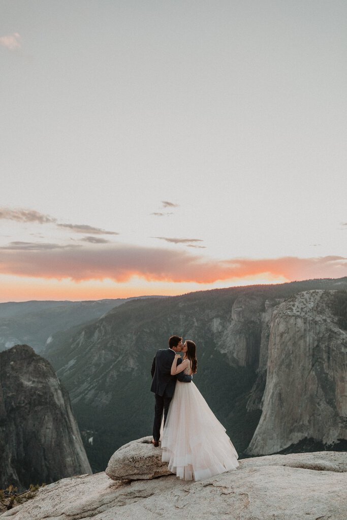 bride and groom share a kiss at Yosemite.