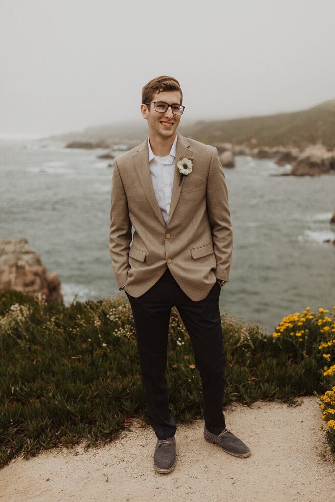 groom portrait by the sea.