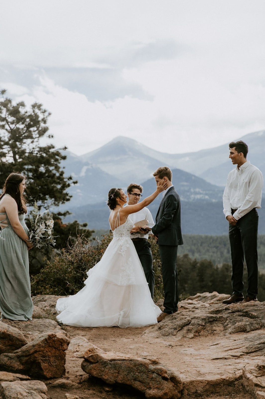 bride and groom at Rocky mountain national park.