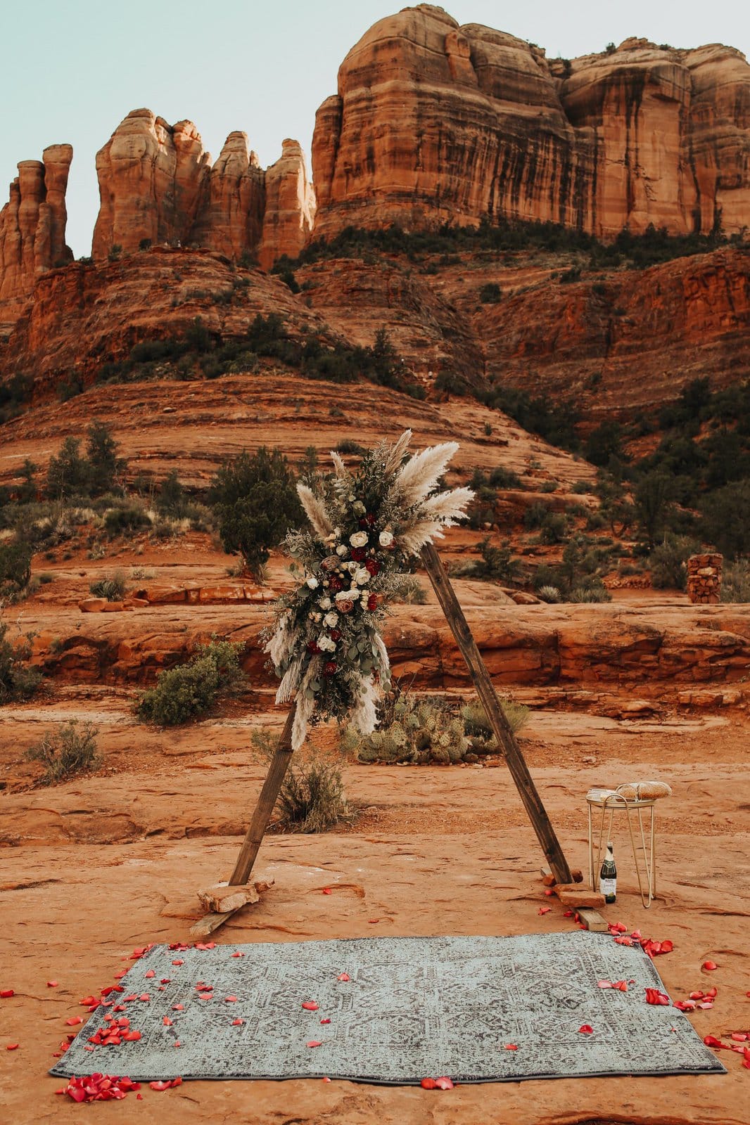 Luna-Marie-Photography-Red-Rocks-Sedona-Arizona-Elopement4936 arch detail photography.