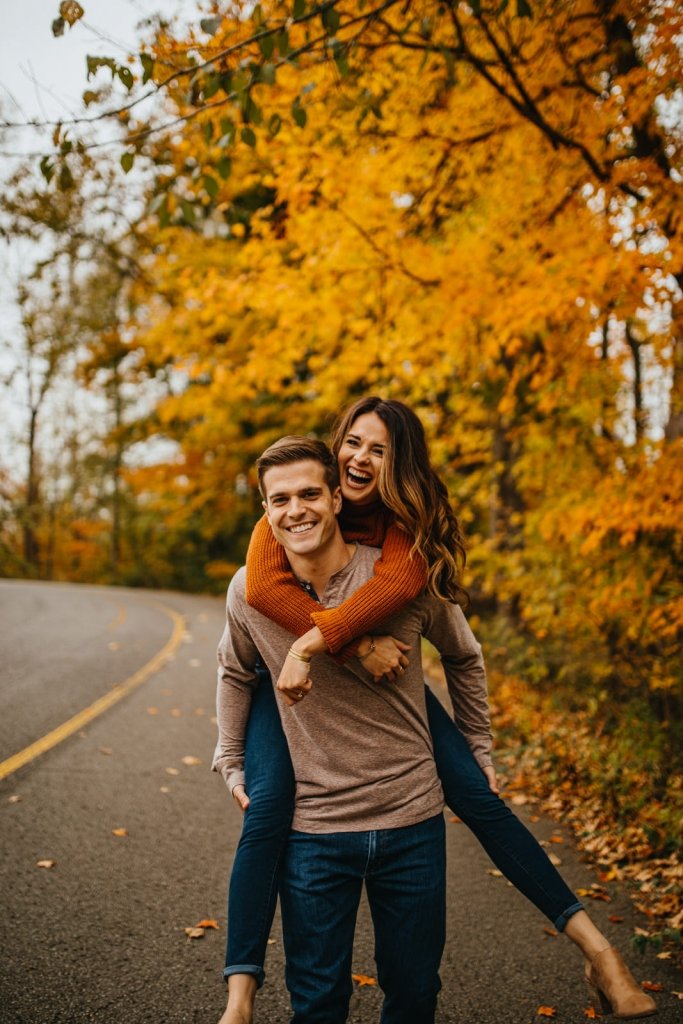 Engagement Photo Pose Ideas - Best Poses for Engagement Photos