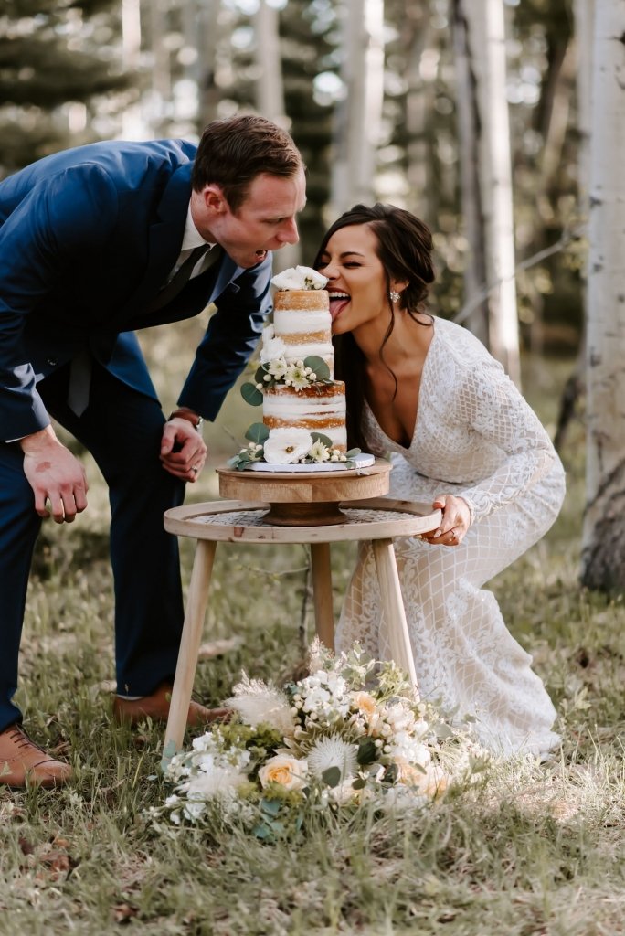 cutting their wedding cake