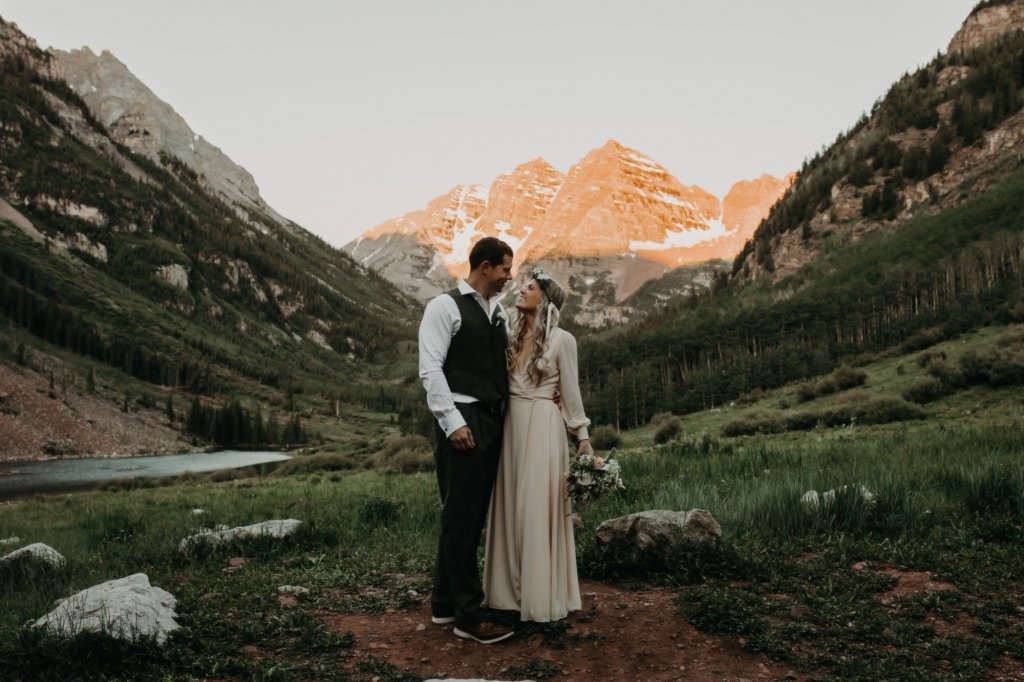 10 Year Vow Renewal at Maroon Bells in Colorado - Wandering Weddings