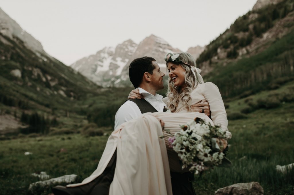 10 Year Vow Renewal at Maroon Bells in Colorado - Wandering Weddings